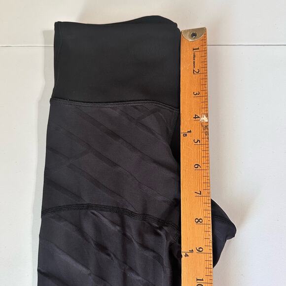 Lululemon Leggings Womens 2 Black Striped Textured Cropped Workout Athleisure - Picture 8 of 11